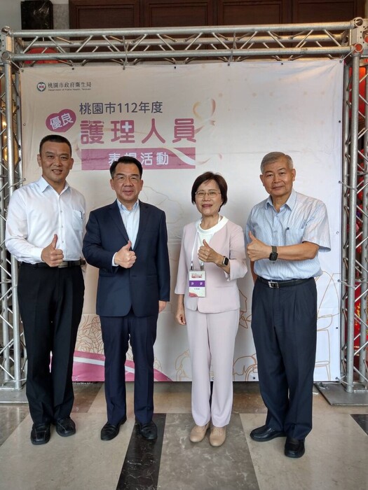 校長與代理主任夫妻合影