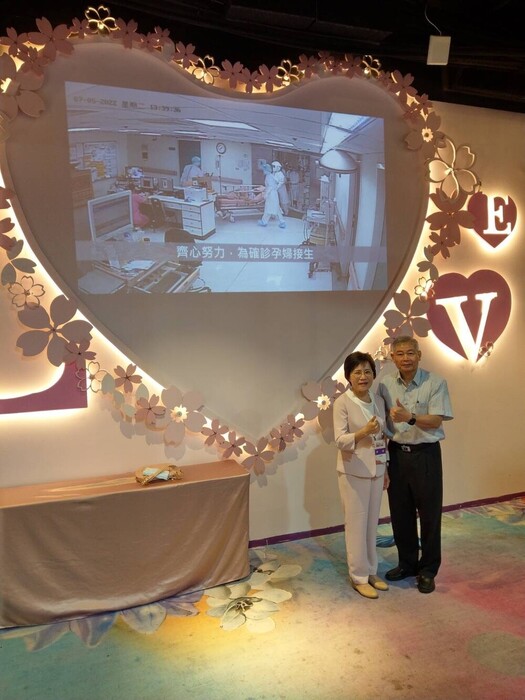 代理主任夫妻合影2